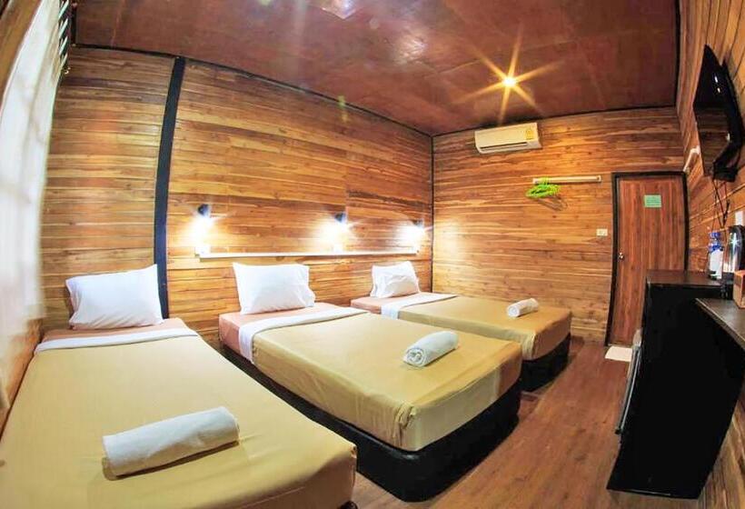 חדר סטנדרט לשלושה, The Cobble Beach Hotel  Phi Phi Island