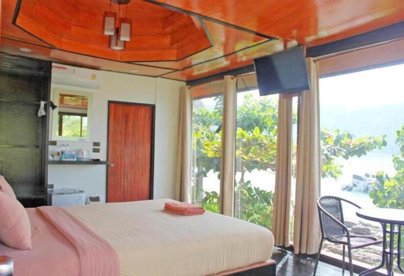 Бунгало Deluxe, The Cobble Beach Hotel  Phi Phi Island