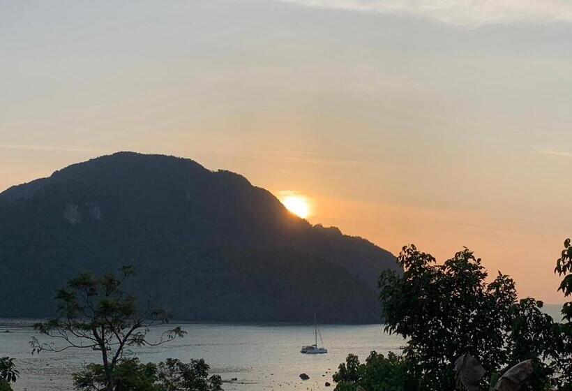 חדר סופריור, The Cobble Beach Hotel  Phi Phi Island