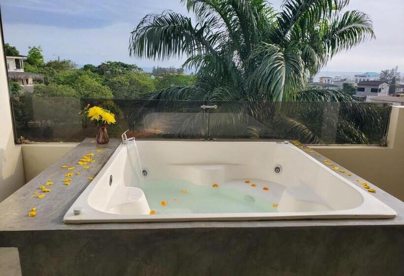 1 Bedroom Penthouse Apartment, Me Hotel & Villas   Montañita Estates