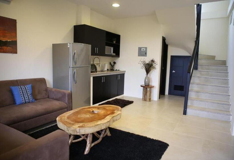 سوییت با چشمانداز استخر, Me Hotel & Villas   Montañita Estates