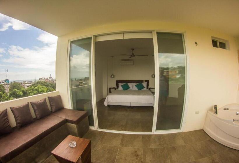 اتاق لوکس با بالکن, Me Hotel & Villas   Montañita Estates