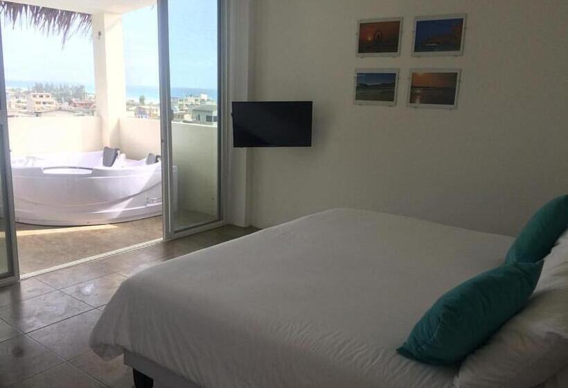 اتاق لوکس با بالکن, Me Hotel & Villas   Montañita Estates