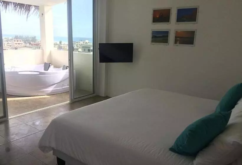 اتاق لوکس با بالکن, Me Hotel & Villas   Montañita Estates