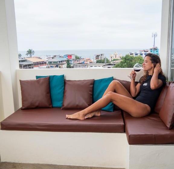 اتاق لوکس با بالکن, Me Hotel & Villas   Montañita Estates