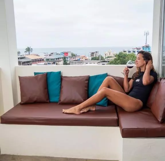 اتاق لوکس با بالکن, Me Hotel & Villas   Montañita Estates