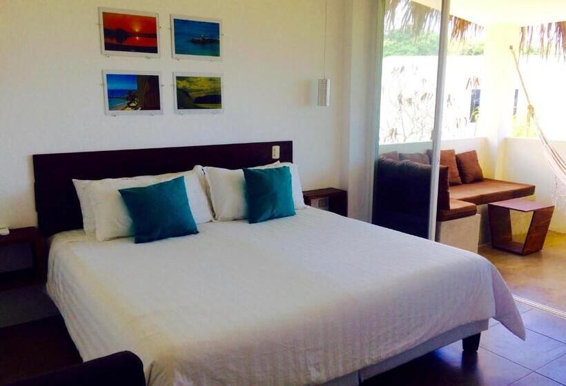 اتاق لوکس با بالکن, Me Hotel & Villas   Montañita Estates