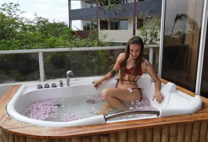 ویلای 3 خوابه, Me Hotel & Villas   Montañita Estates