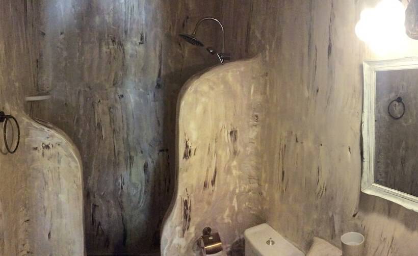 דירת משפחה, Navy Blue Suites