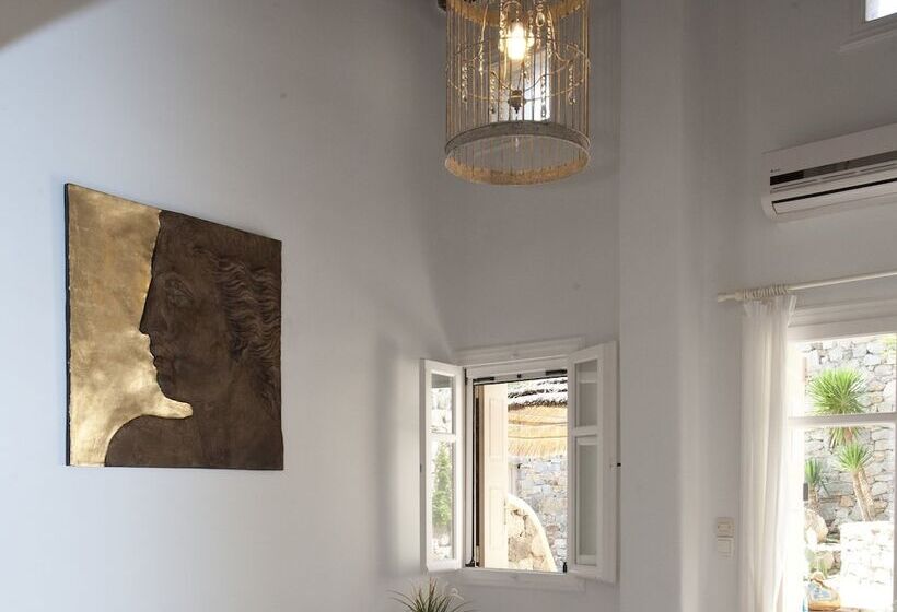 דירת משפחה, Navy Blue Suites