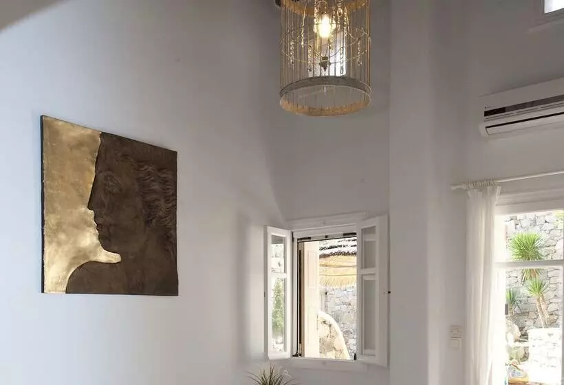 آپارتمان خانوادگی, Navy Blue Suites