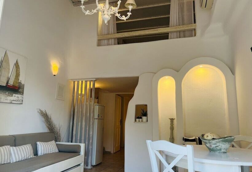 דירת משפחה, Navy Blue Suites