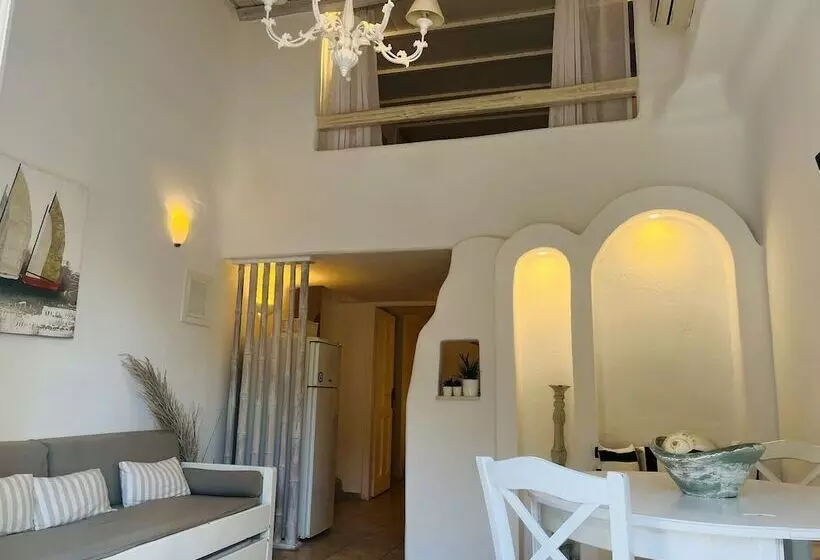 آپارتمان خانوادگی, Navy Blue Suites