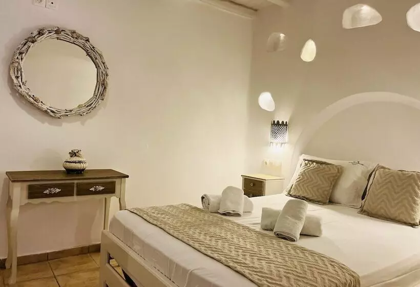 آپارتمان خانوادگی, Navy Blue Suites