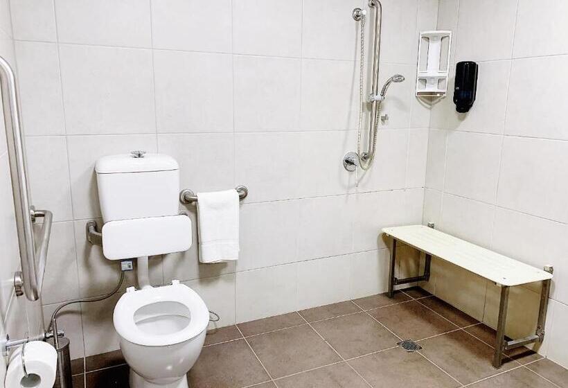 غرفة قياسية لذوى الاحتياجات الخاصة, Ramada Suites By Wyndham Zen Quarter Darwin