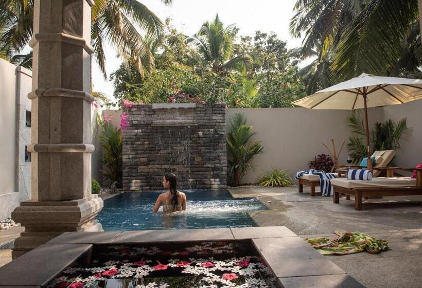 キャビン, Neeleshwar Hermitage