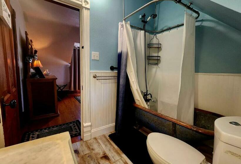 스탠다드 트리플 룸, Downen House Bed & Breakfast