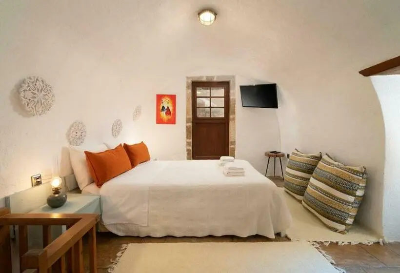 庭の見えるジュニアスイート, Menexes Suites Monemvasia