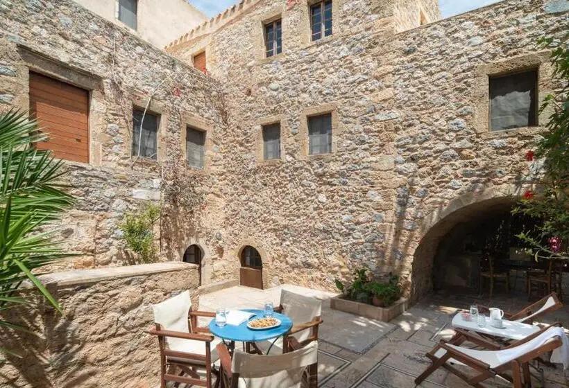 庭の見えるジュニアスイート, Menexes Suites Monemvasia