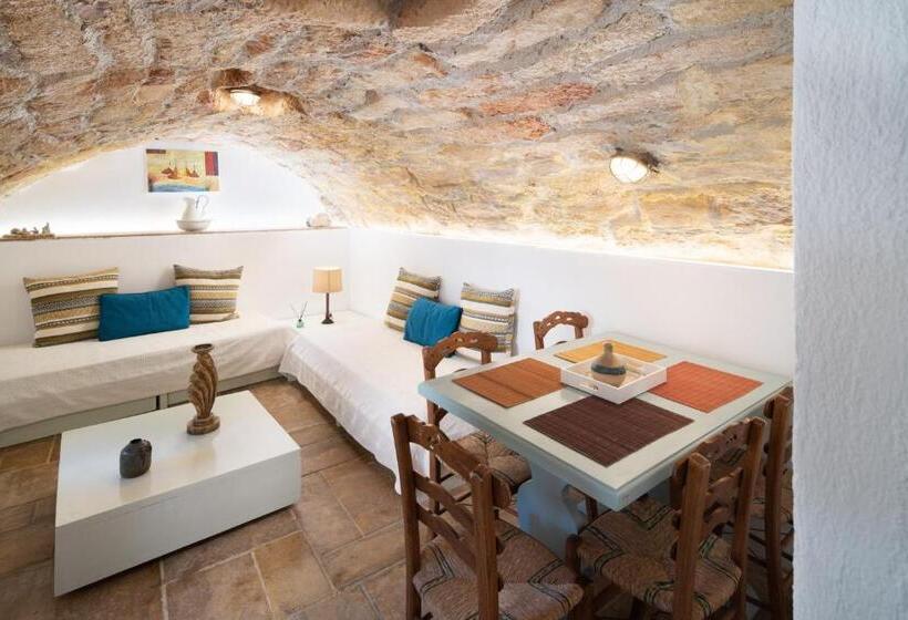 庭の見えるジュニアスイート, Menexes Suites Monemvasia