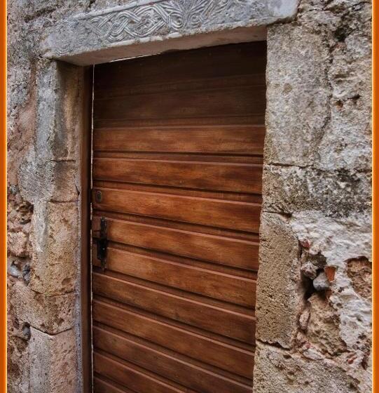 ガーデンビュースイート, Menexes Suites Monemvasia