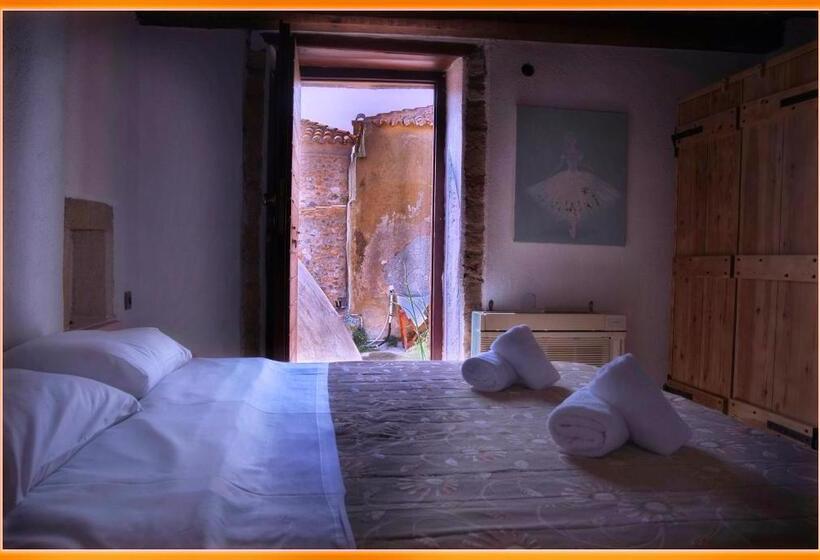 Люкс Вид на Сад, Menexes Suites Monemvasia