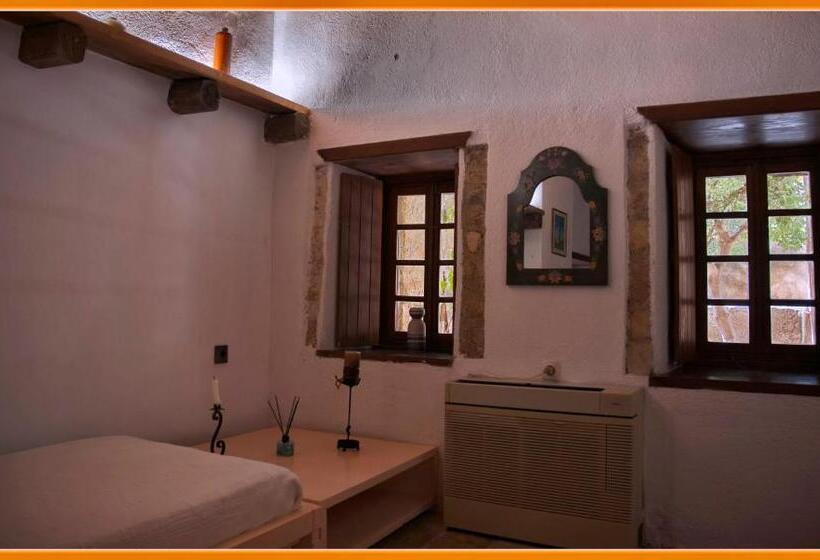 ガーデンビュースイート, Menexes Suites Monemvasia