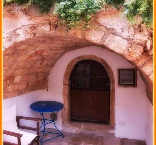ガーデンビュースイート, Menexes Suites Monemvasia
