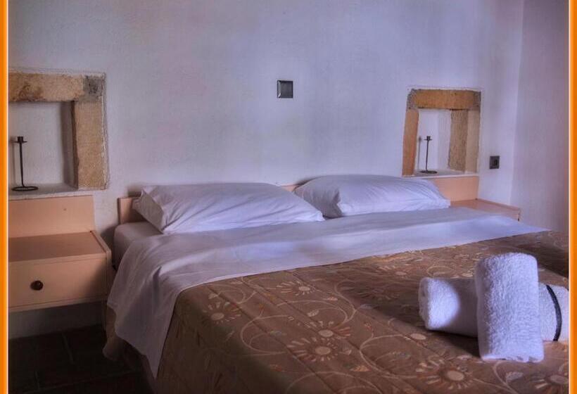 Люкс Вид на Сад, Menexes Suites Monemvasia
