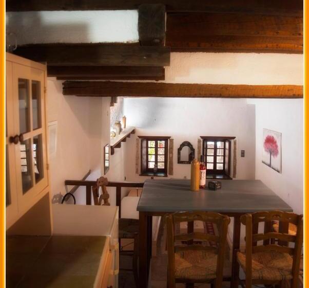 ガーデンビュースイート, Menexes Suites Monemvasia