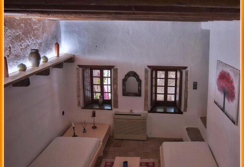 ガーデンビュースイート, Menexes Suites Monemvasia