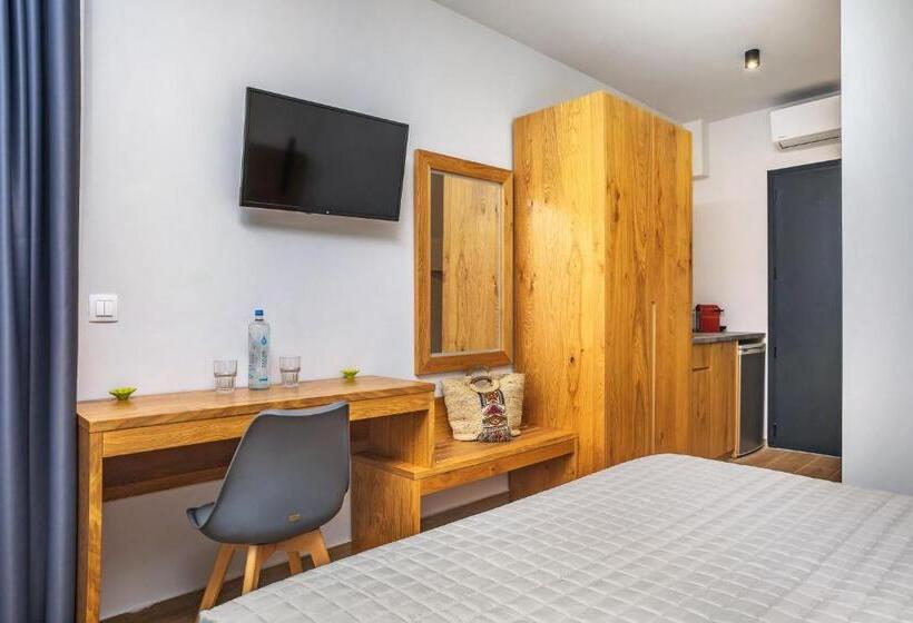Трехместный Номер Стандарт Вид на Бассейн, Alexmare Hotel Fourka