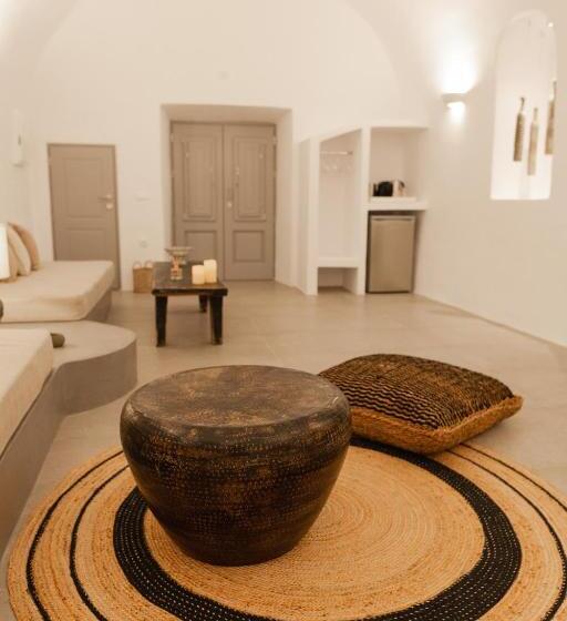 Suite, Cydonia Caves