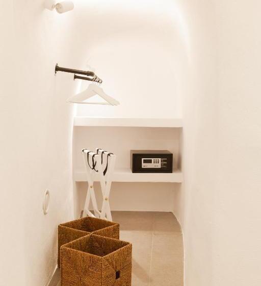 Suite, Cydonia Caves