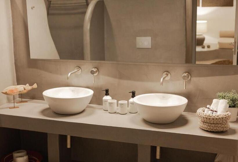 Suite, Cydonia Caves