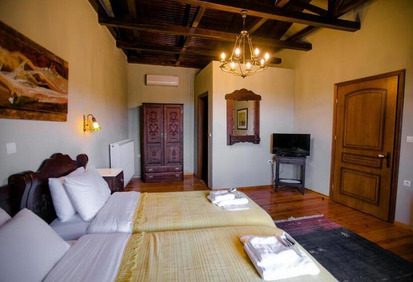 Четырехместный Номер Стандарт с Балконом, Lefkippos Mansion Near Alexandroupolis