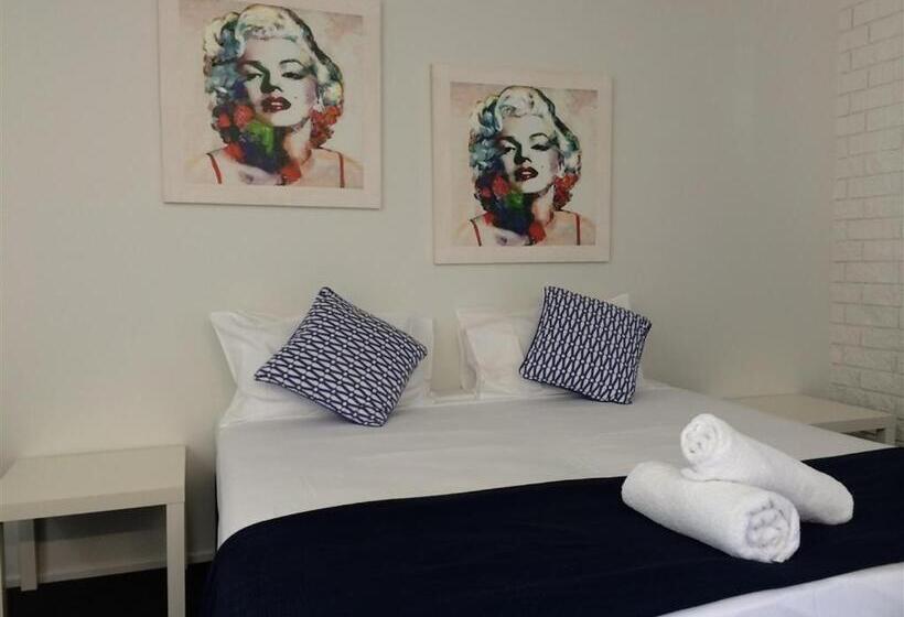 غرفة عائلية, Arcadia Village Motel