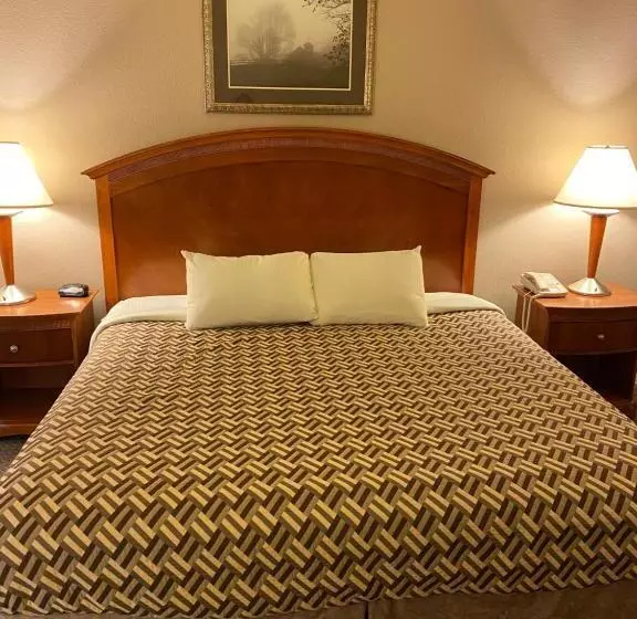 キングサイズベッドのスタンダードルーム, A Riverside Inn Travelodge By Wyndham