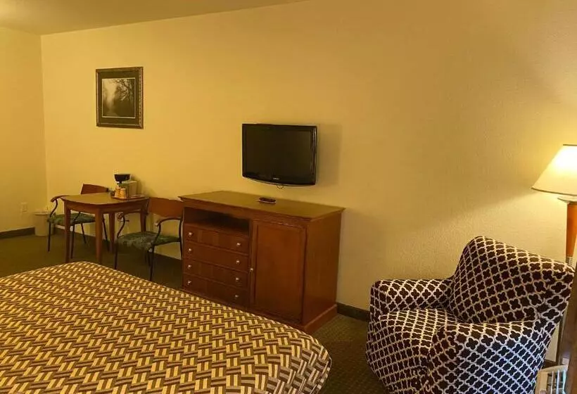 キングサイズベッドのスタンダードルーム, A Riverside Inn Travelodge By Wyndham