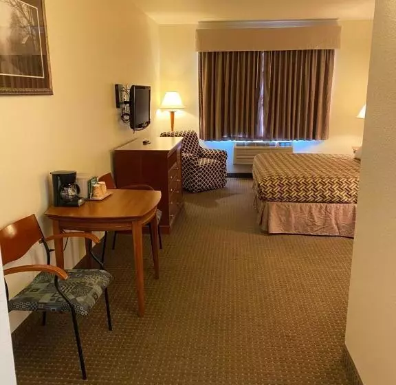 キングサイズベッドのスタンダードルーム, A Riverside Inn Travelodge By Wyndham