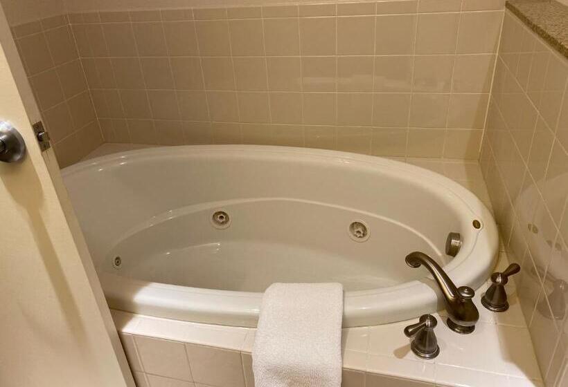 جناح سرير كينج, A Riverside Inn Travelodge By Wyndham