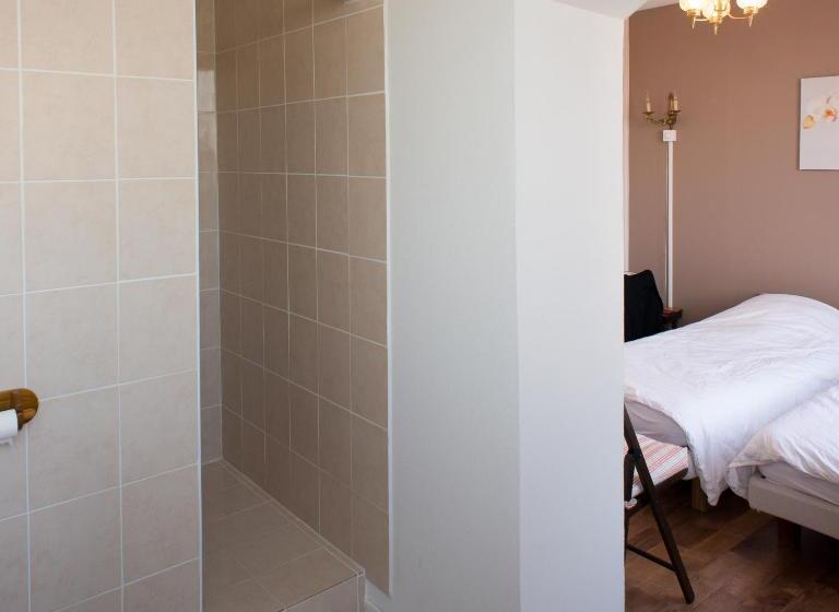 חדר סטנדרט, Entre Nous