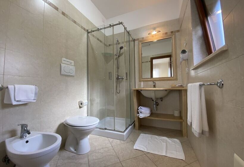 غرفة كومفورت ثلاثية, Victoria