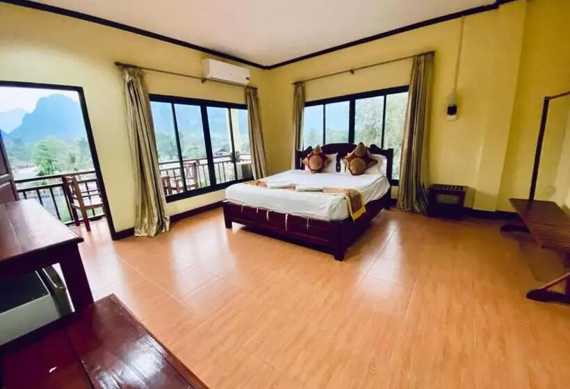 バルコニー付きデラックスルーム, Vang Vieng Hana River View Hotel & Travel