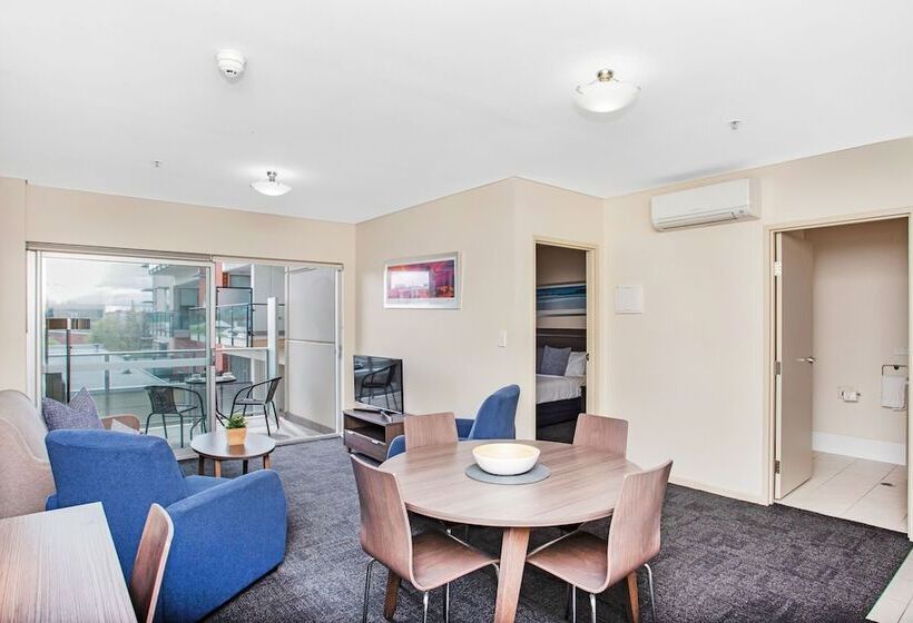 דירת חדר, Hume Serviced Apartments