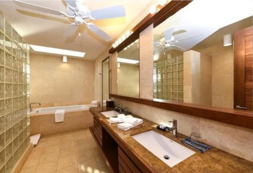 ویلا دلوکس 2 خوابه, Las Verandas Hotel & Villas