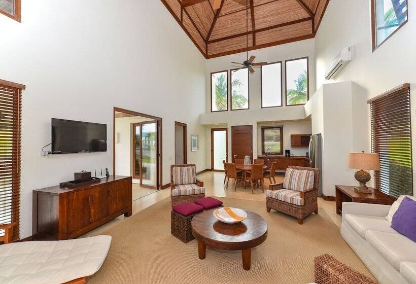 ویلا دلوکس 2 خوابه, Las Verandas Hotel & Villas