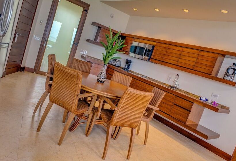 ویلا دلوکس 2 خوابه, Las Verandas Hotel & Villas
