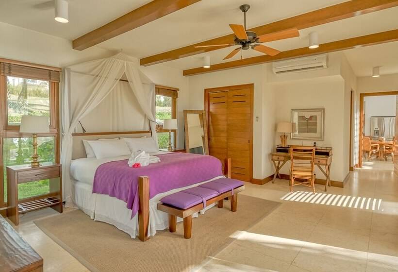 ویلا دلوکس 2 خوابه, Las Verandas Hotel & Villas