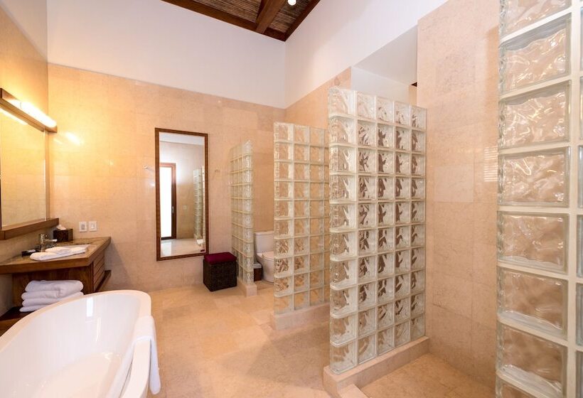 ویلای 2 خوابه با چشم‌انداز دریا, Las Verandas Hotel & Villas